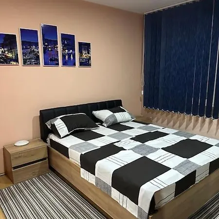 Modern 2 Bedroom Flat In Centre *
