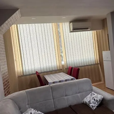 Modern 2 Bedroom Flat In Centre