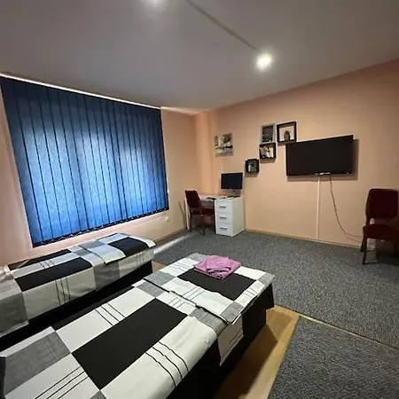 Modern 2 Bedroom Flat In Centre Apartment