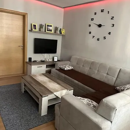Modern 2 Bedroom Flat In Centre